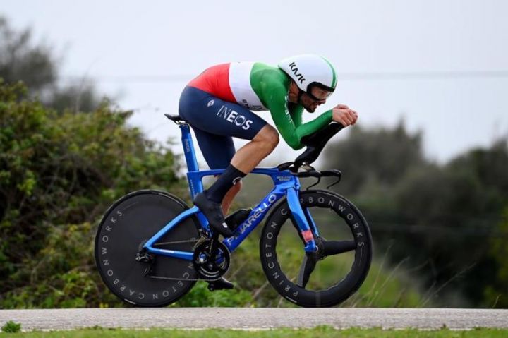 Filippo Ganna (ri)veste la maglia Tricolore in Toscana e guarda a Parigi.