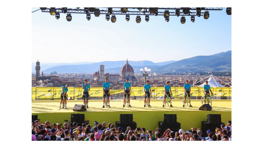 Mesdames et messieurs, &ccedil;a est le Tour:  &lsquo;Che spettacolo qui!.... Mamma mia!!&rsquo;
